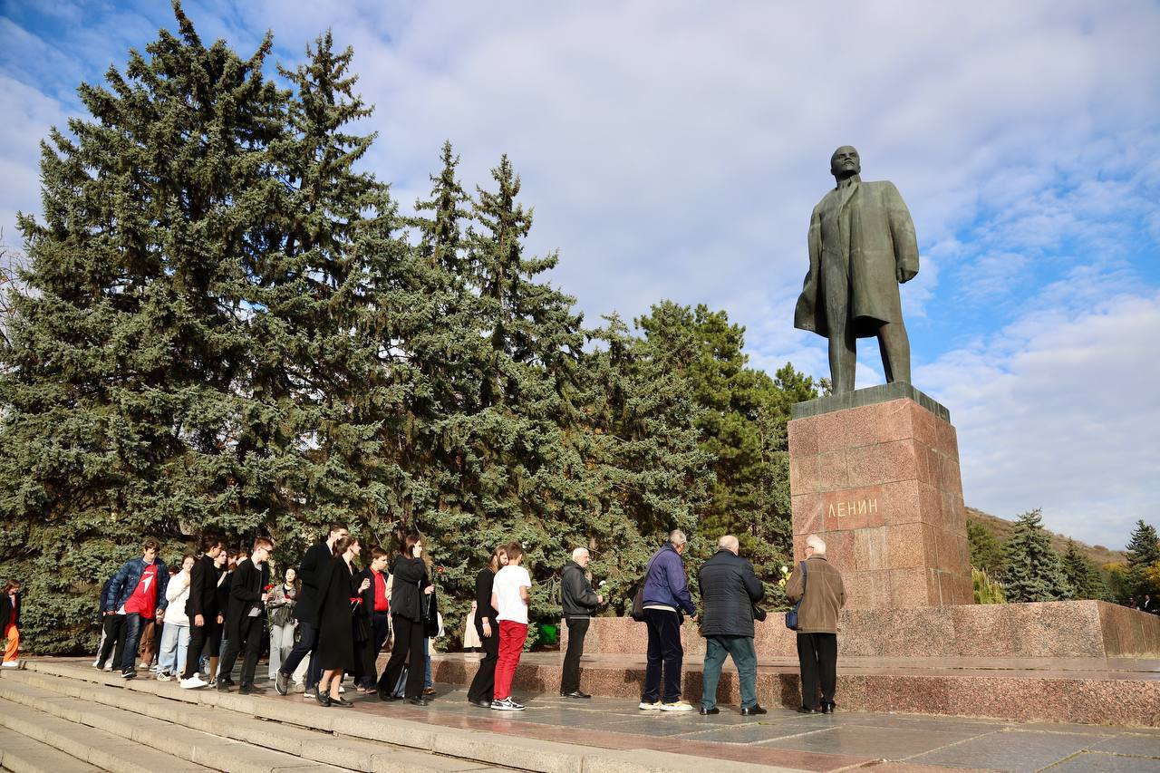 106 лет со дня рождения ВЛКСМ.
